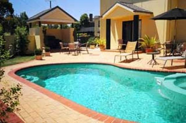 ווארנאמבול Hopkins House Motel & Apartments מראה חיצוני תמונה