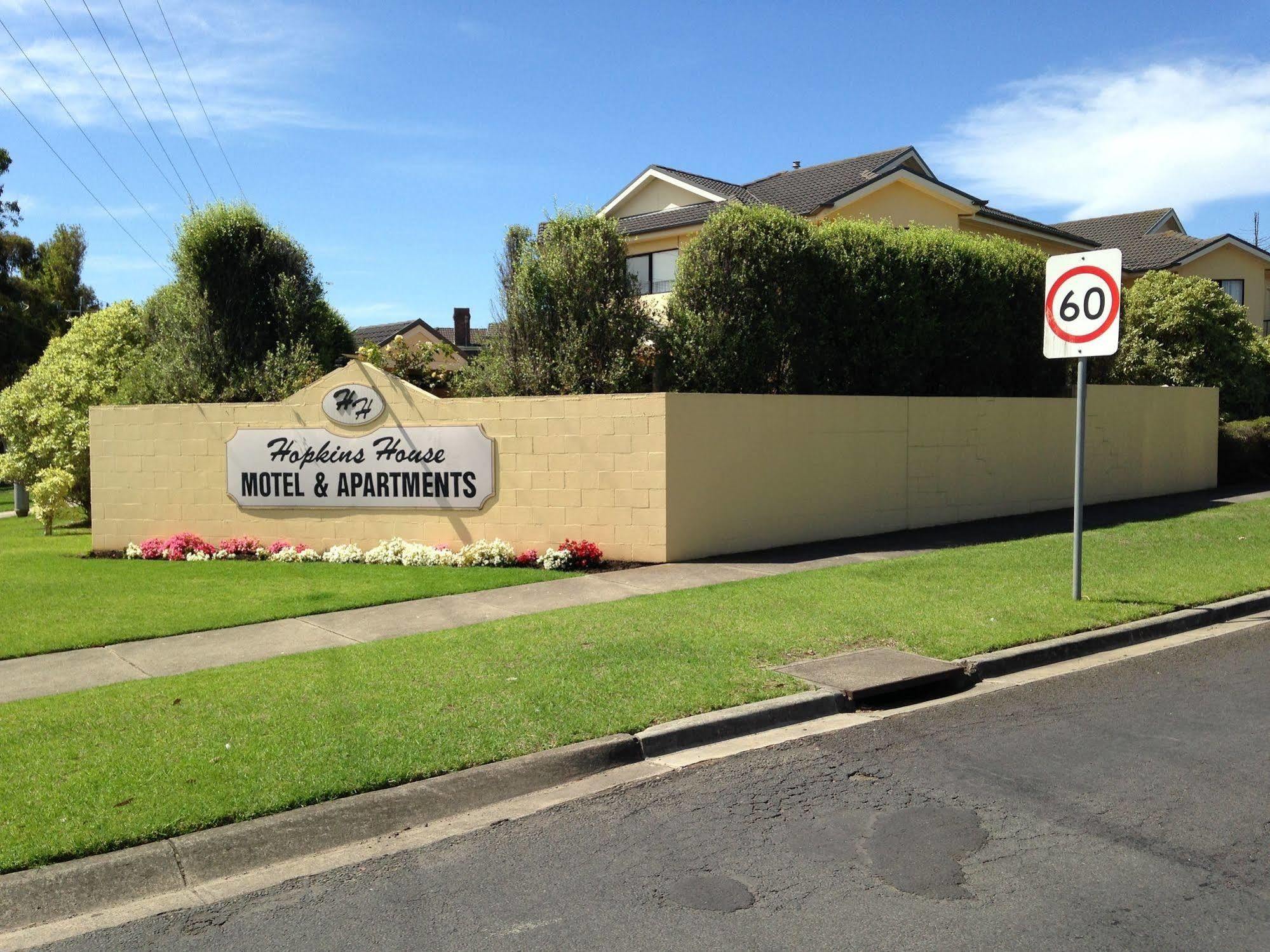 ווארנאמבול Hopkins House Motel & Apartments מראה חיצוני תמונה