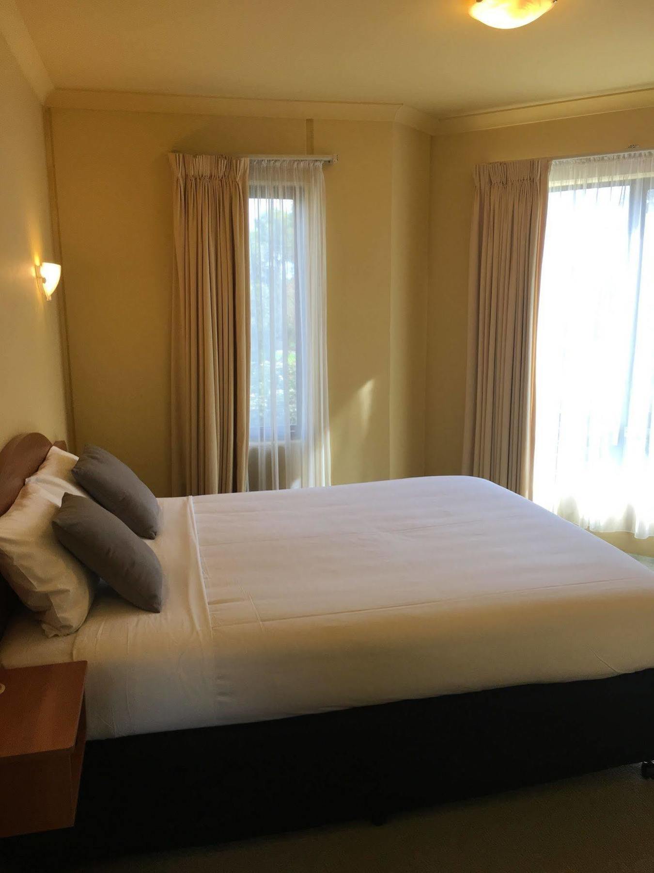 ווארנאמבול Hopkins House Motel & Apartments מראה חיצוני תמונה