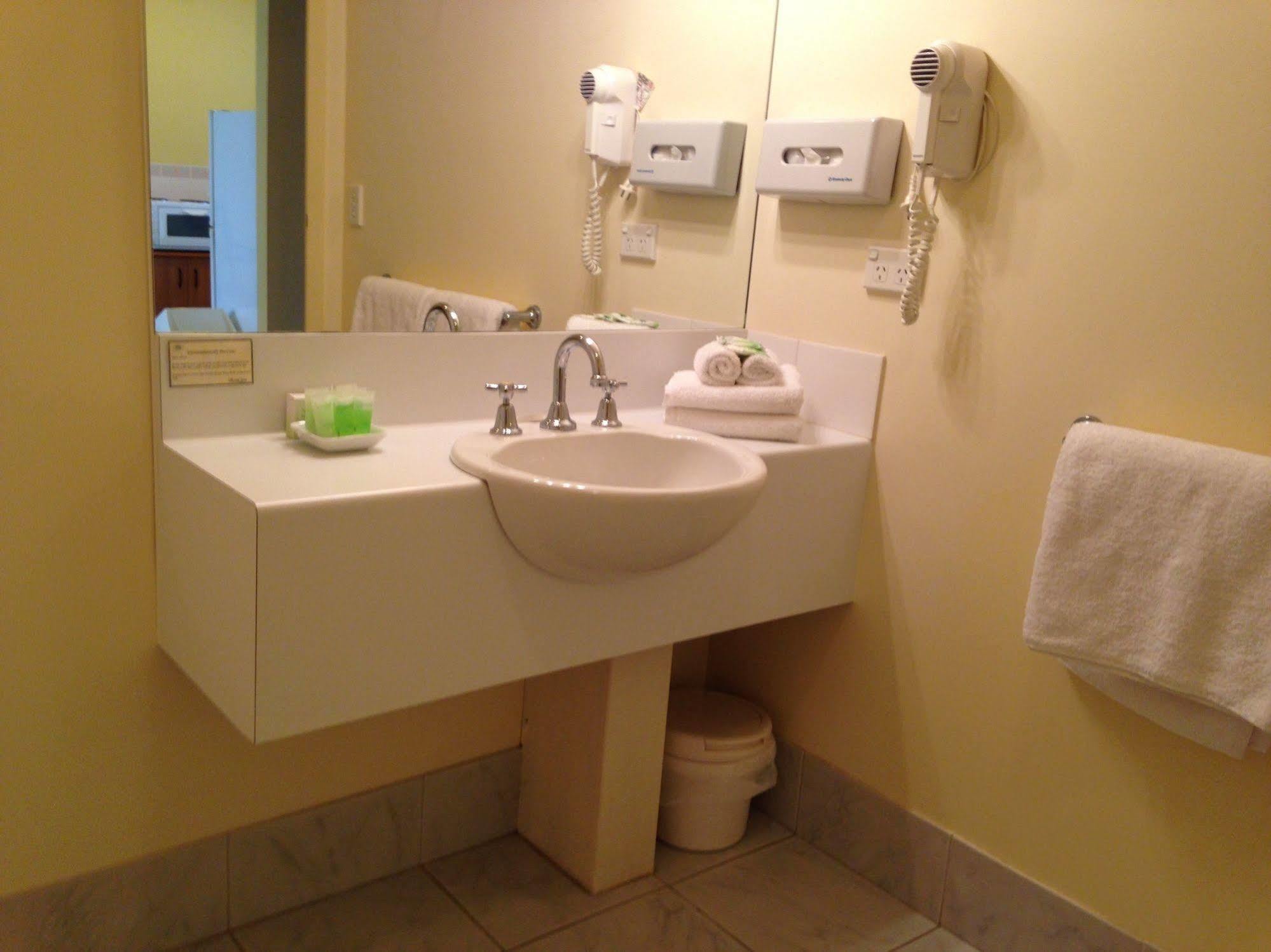 ווארנאמבול Hopkins House Motel & Apartments מראה חיצוני תמונה