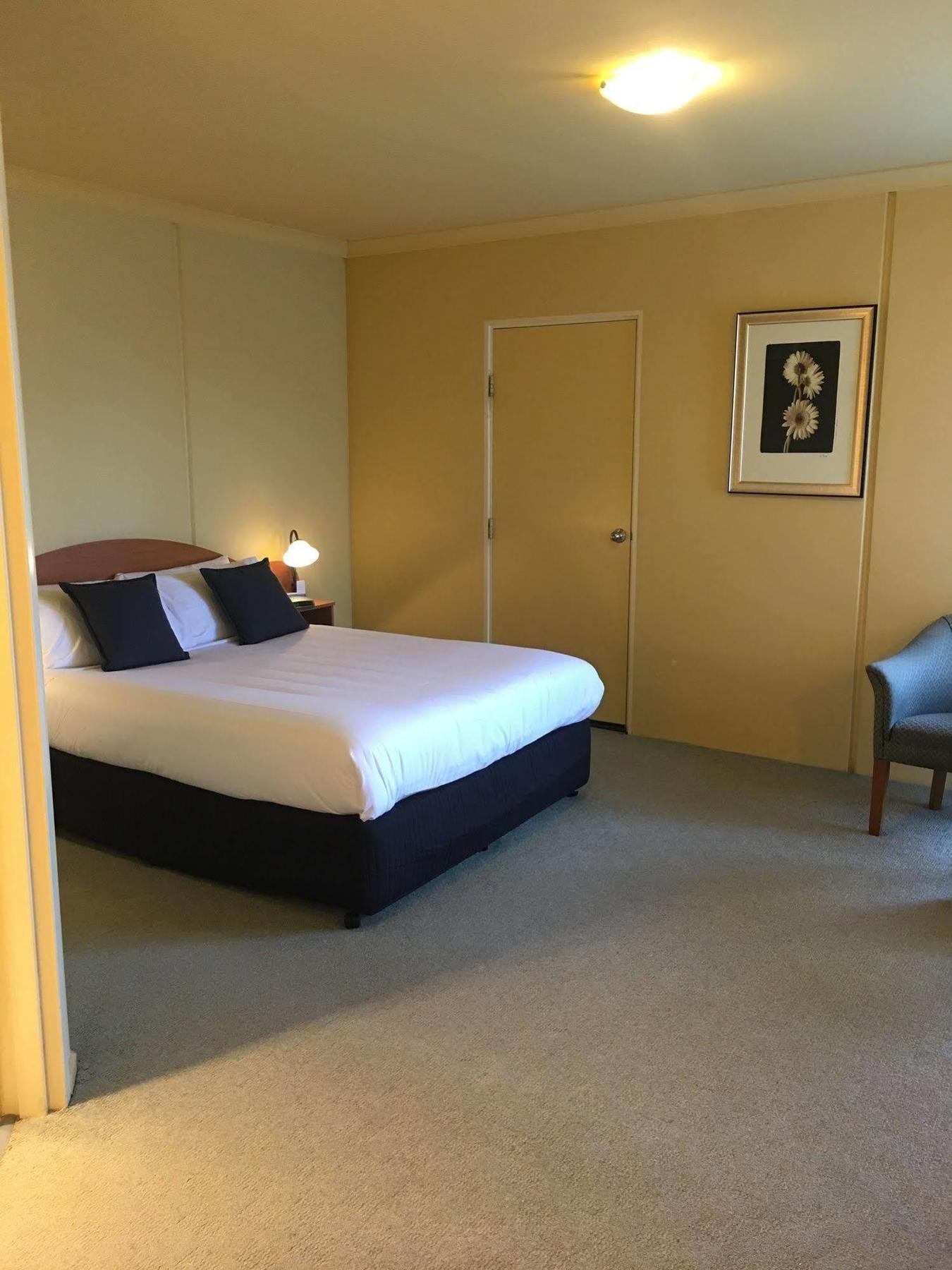 ווארנאמבול Hopkins House Motel & Apartments מראה חיצוני תמונה