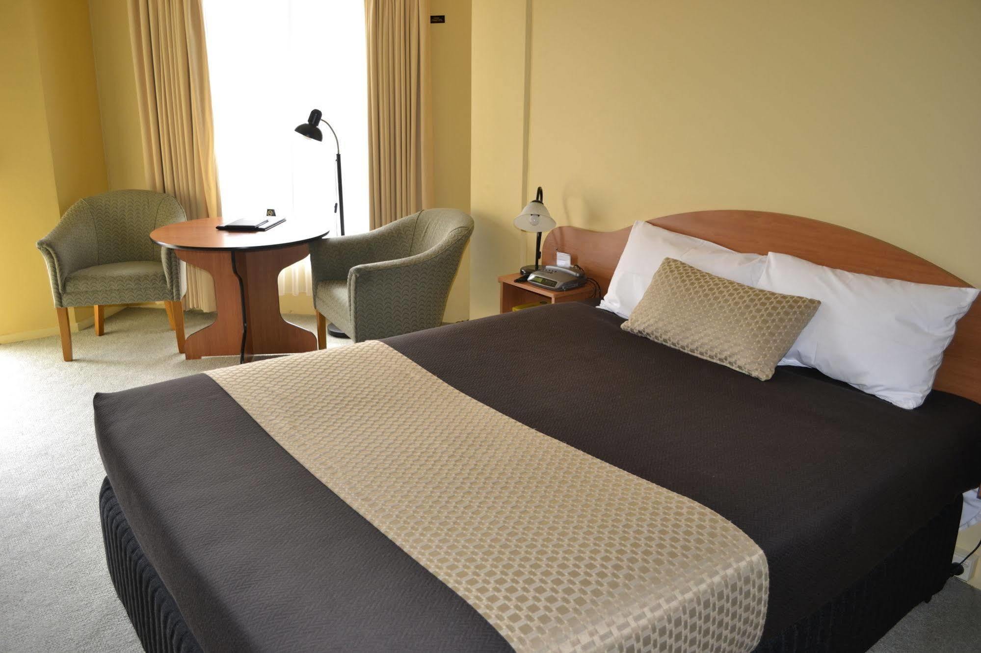 ווארנאמבול Hopkins House Motel & Apartments מראה חיצוני תמונה