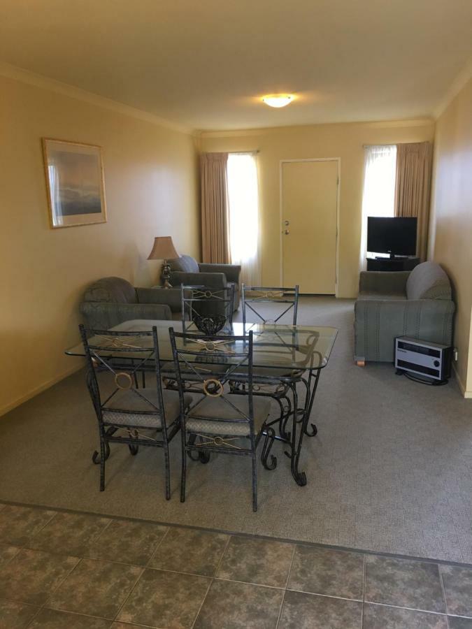 ווארנאמבול Hopkins House Motel & Apartments מראה חיצוני תמונה